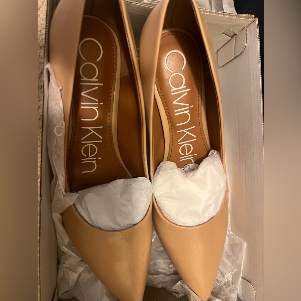 Calvin Klein pump